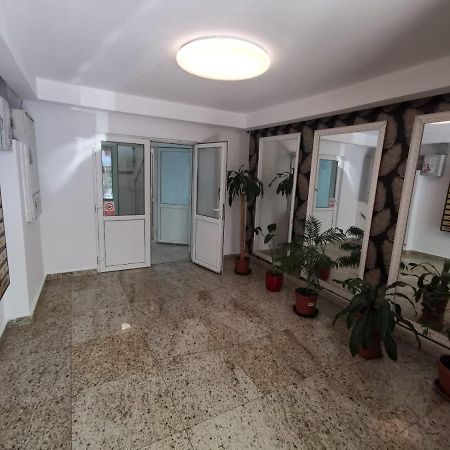 Holidays Inn Studio Bukarest Exterior foto