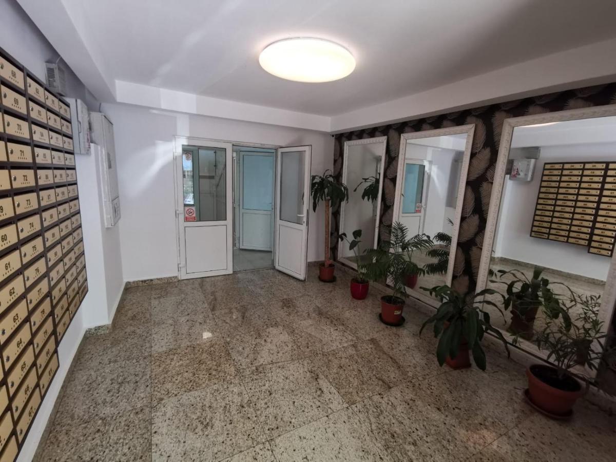 Holidays Inn Studio Bukarest Exterior foto