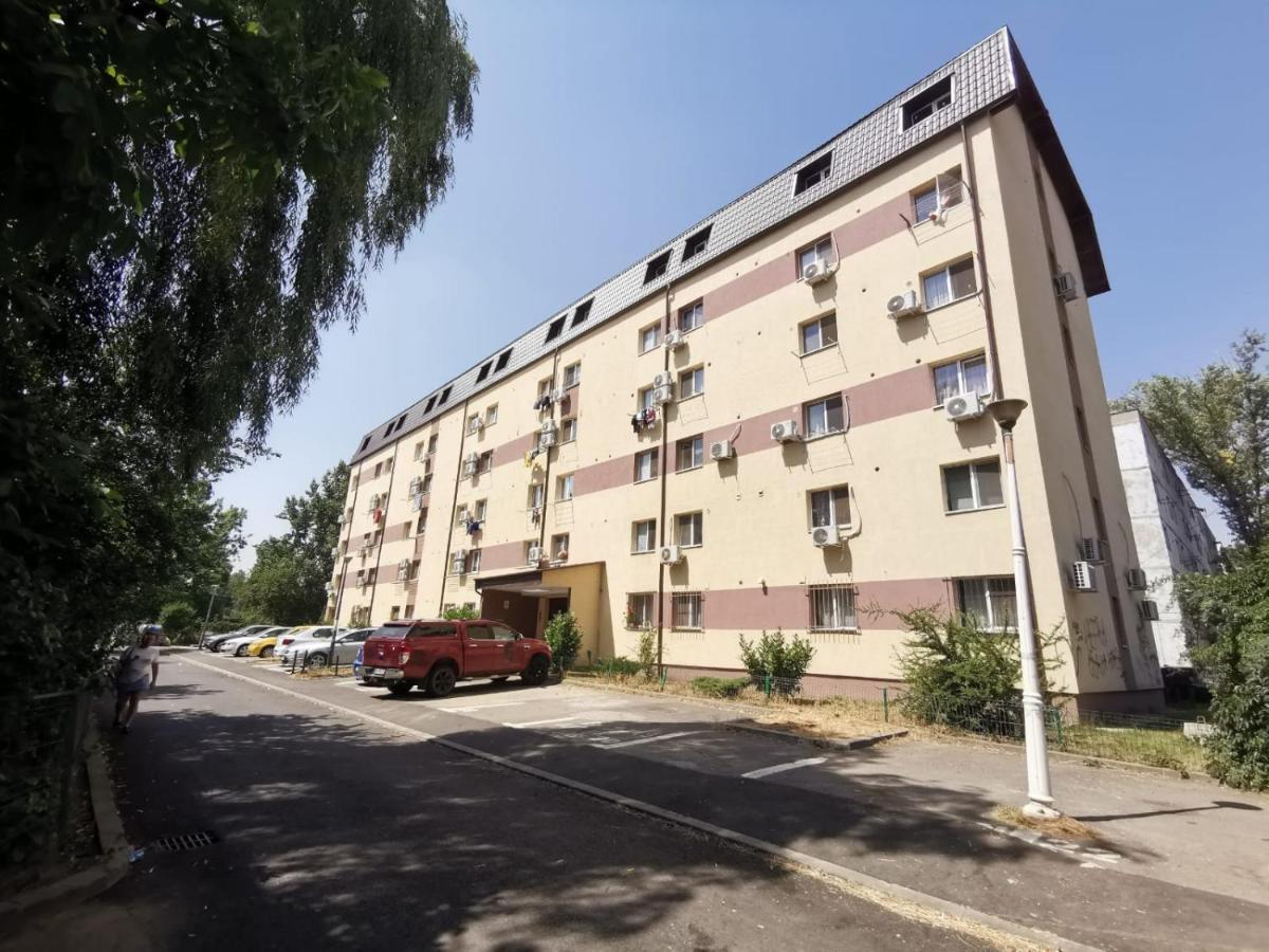 Holidays Inn Studio Bukarest Exterior foto